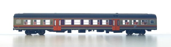 Carrozza MDVC in livrea d'origine con logo XMPR - di 1'/2' classe