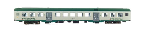 Carrozza MDVC in livrea TRENORD con battiporta verde - di 2' classe