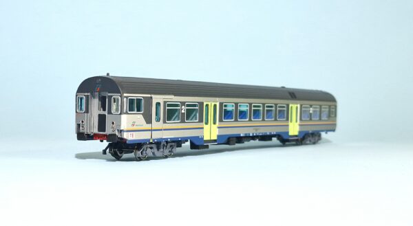 Carrozza MDVC in livrea DTR -SEMIPILOTA PASSANTE TE di 2' classe