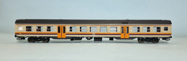 Carrozza MDVC in livrea d'origine con logo TV - di 2' classe