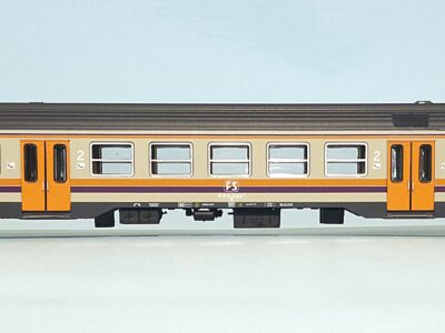 Carrozza MDVC in livrea d'origine con logo TV - di 2' classe (nuova numerazione)