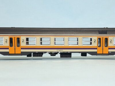 Carrozza MDVC in livrea d'origine con logo inclinato - di 2' classe