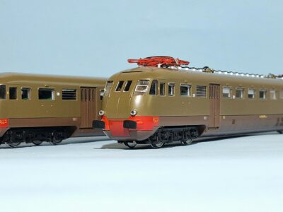 livrea castano isabella Elettromotrice ALe 840.004 + Rimorchiata Le 840.034 con sound DCC